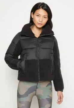 Columbia Soldes Magasin 17 Columbia LEADBETTER POINT™ SHERPA HYBRID - Veste d'hiver Rabais vêtements randonnée female